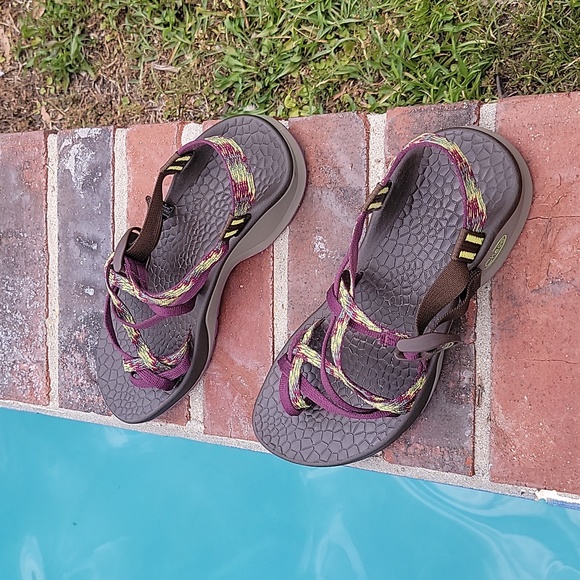 Chaco | Strappy Hiking Sandals W/Toe Loop - Picture 2 of 12